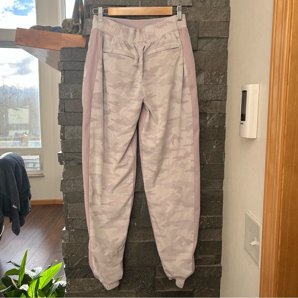 *DONATING 7/31,ACCEPTING ALL OFFERS*Athleta Jogger in Pink & Purple Camo - Picture 2 of 5